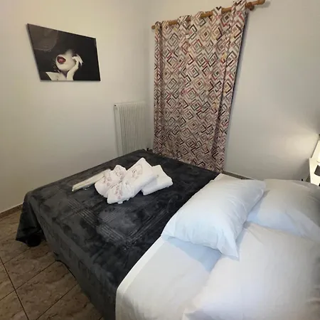 Alexandra's * Paralia Akratas